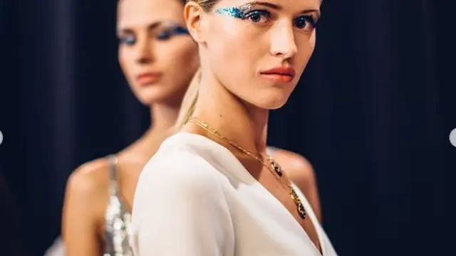 Gaya Makeup Disko Meriahkan New York Fashion Week 2019