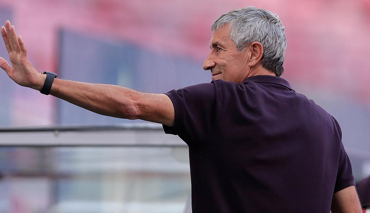 Quique Setien. Ia ditunjuk manajemen Barcelona menggantikan posisi Ernesto Valverde mulai Januari 2020. Hanya bertahan sampai Agustus 2020, ia akhirnya dipecat usai kekalahan telak 2-8 dari Bayern Munchen di ajang Liga Champions. (AFP/Pool/Manu Fernandez)