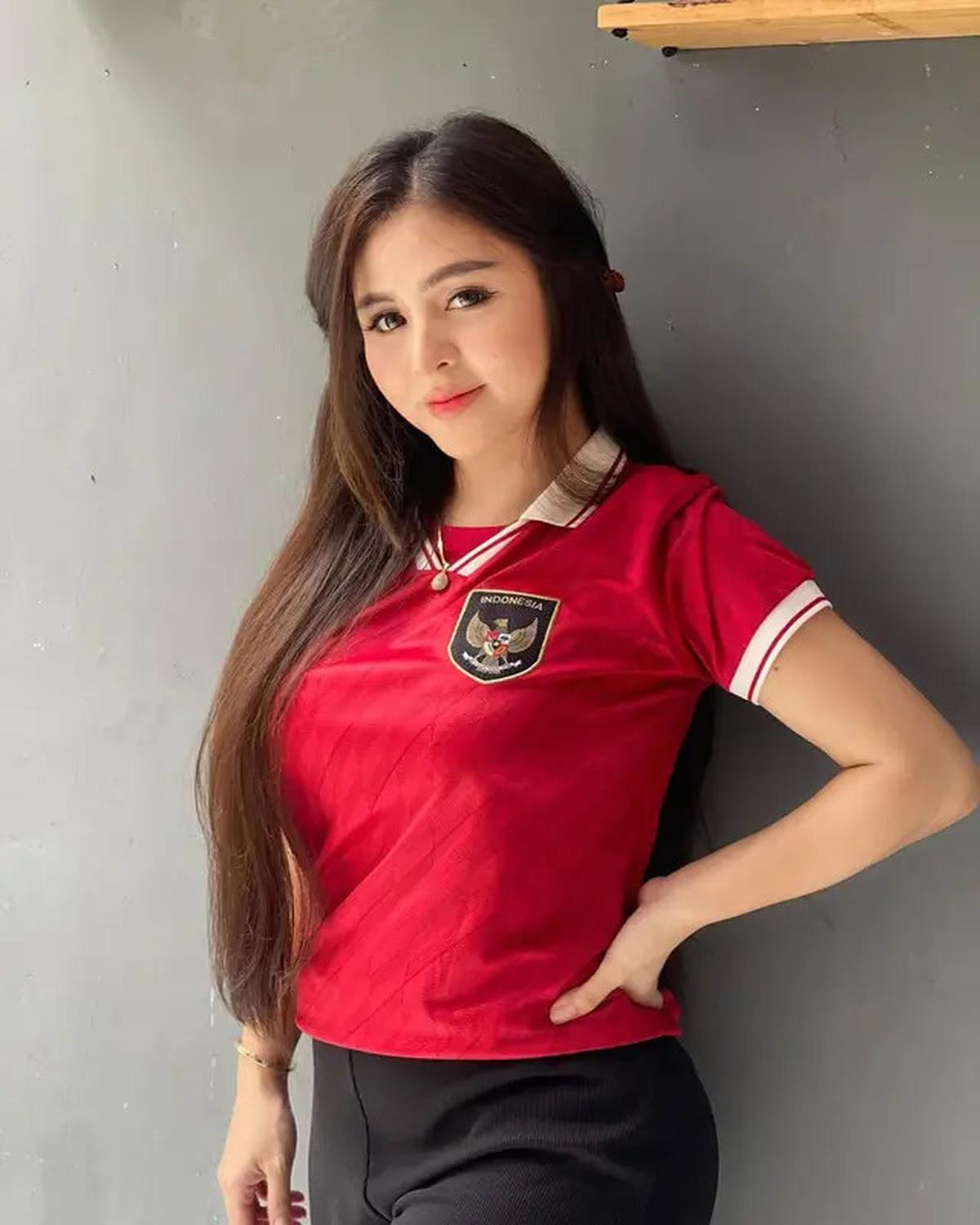 Resmi Cerai, 7 Potret Kenangan Thya Sethya Eks Gadis MMA dan Suami