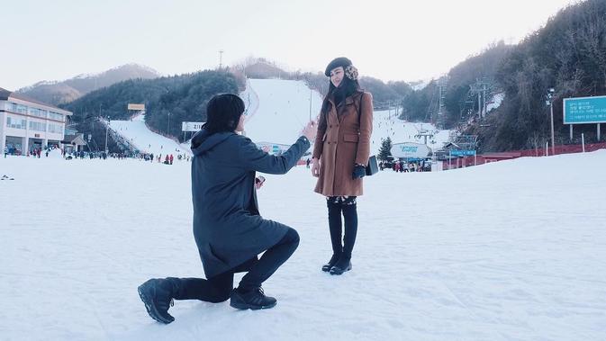 Mengintip kejutan lamar an Kevin Aprilio untuk sang kekasih di Korea Selatan.(instagram/kevinaprilio)