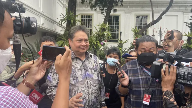Menko Perekonomian sekaligus Ketua Umum Partai Golkar Airlangga Hartarto menyambangi Istana Kepresidenan, Selasa (31/1/2023).