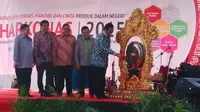 Menteri Perdagangan Rahmat Gobel membuka peringatan Hari Konsumen Nasional 2015 di Lapangan Silang Monas Barat, Jakarta.
