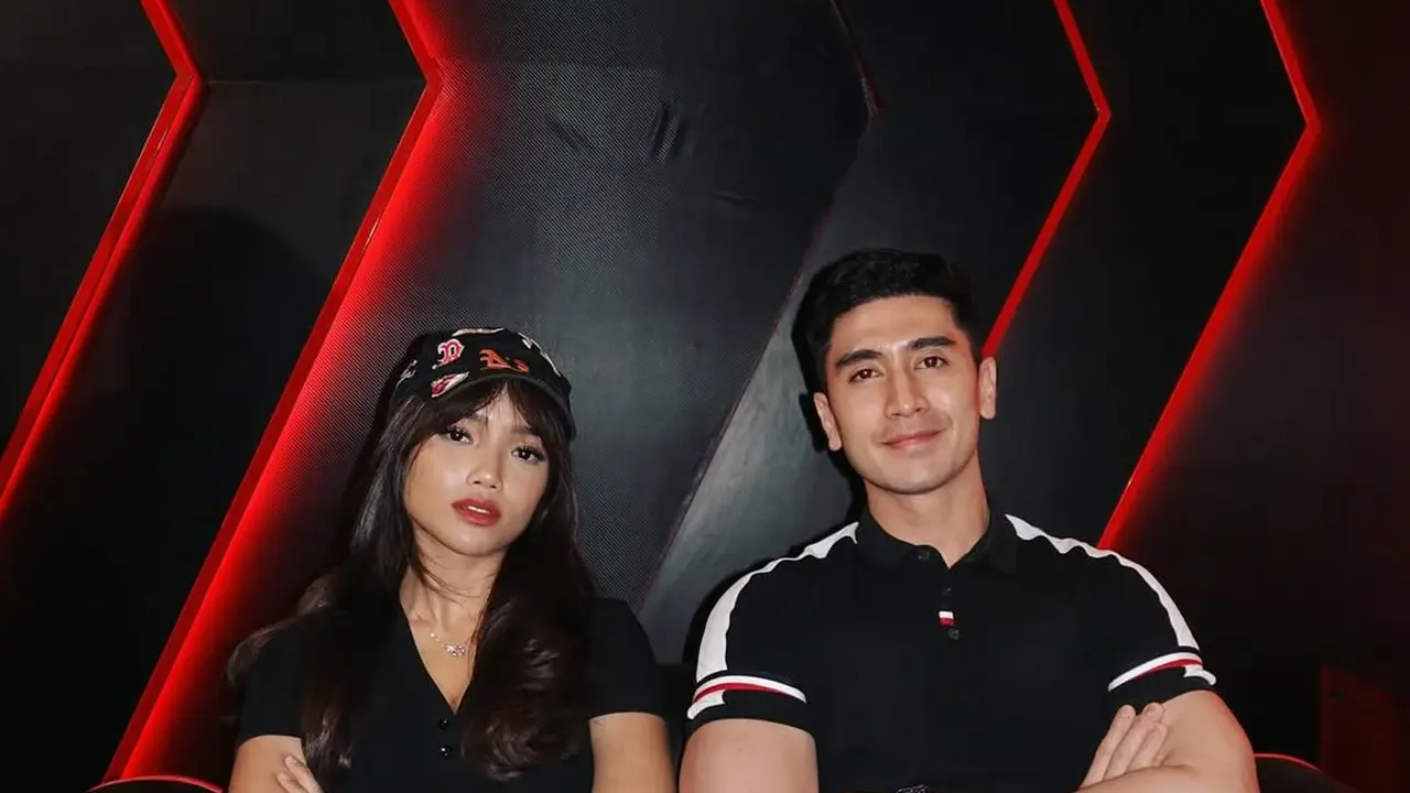 Fuji dan Verrell Bramasta