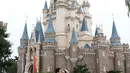 Sandra Dewi dan Harvey Moeis menggelar pesta pernikahan yang begitu mewah di Disneyland, Jepang.  Ini merupakan impian Sandra sejak kecil. (Instagram/sandradewi88)