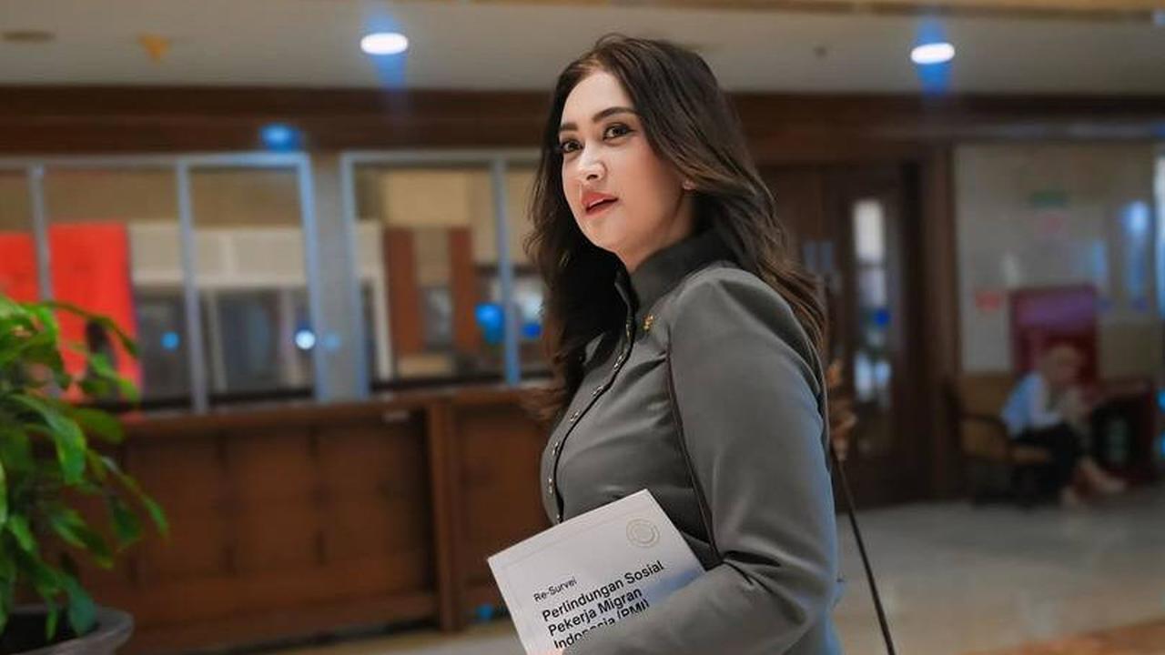 Cantik dan Anggunnya Nafa Urbach saat Rapat Bahas Makan Bergizi Gratis, Penampilan Sang Anggota DPR Buat Kagum
