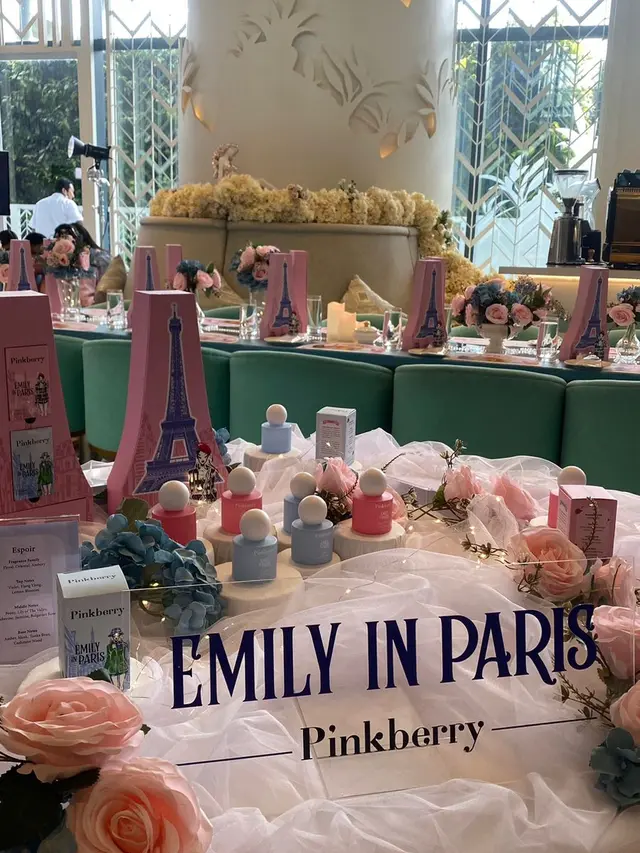 Pinkberry Emily in Paris