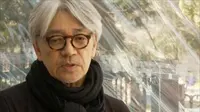 Sosok Ryuichi Sakamoto juga tercatat sebagai salah satu aktivis anti nuklir yang menolak terapi radiasi.