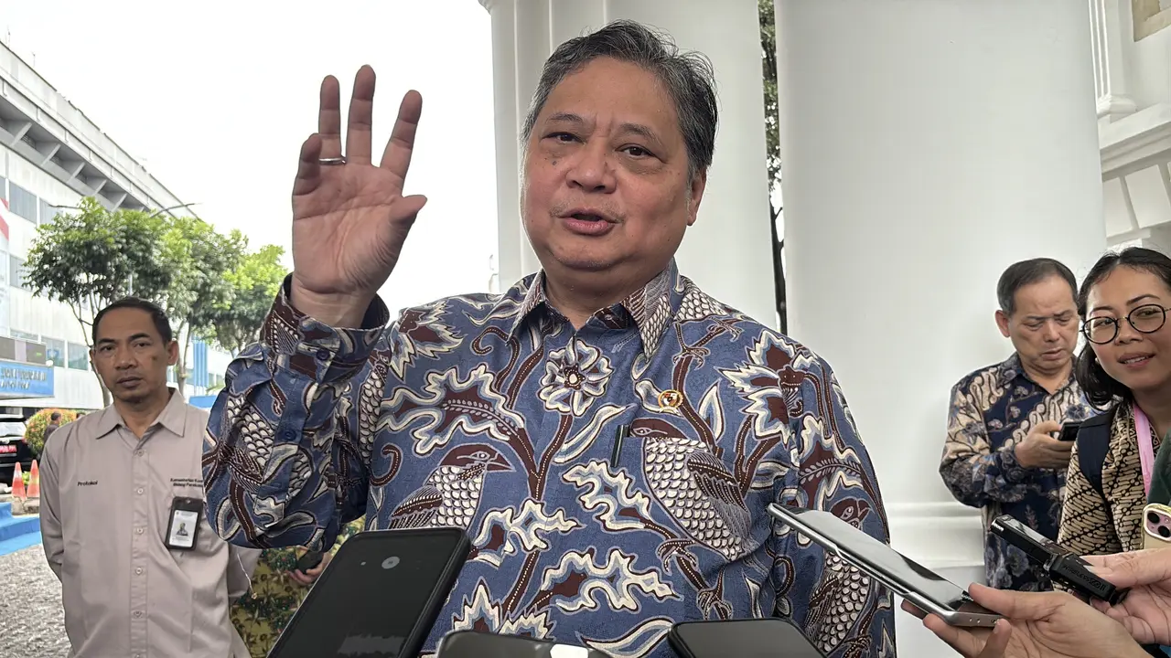 Menko Bidang Perekonomian Airlangga Hartarto saat ditemui usai menghadiri peningkatan literasi dan kesehatan finansial nasional bersama UNSGSA. (Foto: Liputan6.com/Tira Santia)