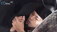 Gus Iqdam berceramah dari dalam mobil Patwal Polisi karena sakit. (Foto: SS Youtube AB Media Entertainment)