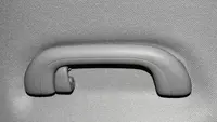 Bukan Sekadar Pegangan Tangan, Ini 5 Fungsi Hand Grip Mobil