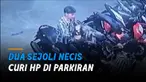 Sang pria tampak sudah mengincar sebuah HP yang ada di motor pengunjung lain.