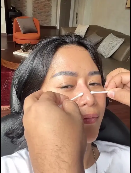 "Semua yang related dengan Omay di serang dan dihujat, inilah - itulah Omay santai aja, eeeeee begitu membaca komen Hidung di bilang kayak Suneo langsung rek Omay mencak - mencak - mental langsung ngedropped (canda…bercandaaaa 😃)." tulis farida.nurhan dalam unggahan 5 November. [Instagram/farida.nurhan]