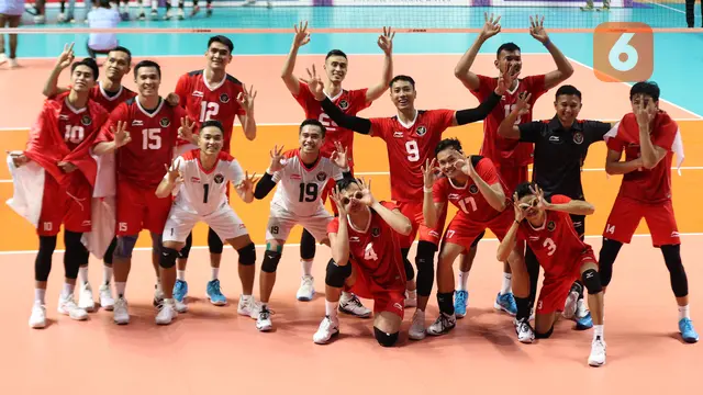 Foto: Kegembiraan Timnas Bola Voli Putra Indonesia saat Catatkan Hattrick Emas SEA Games di Kamboja