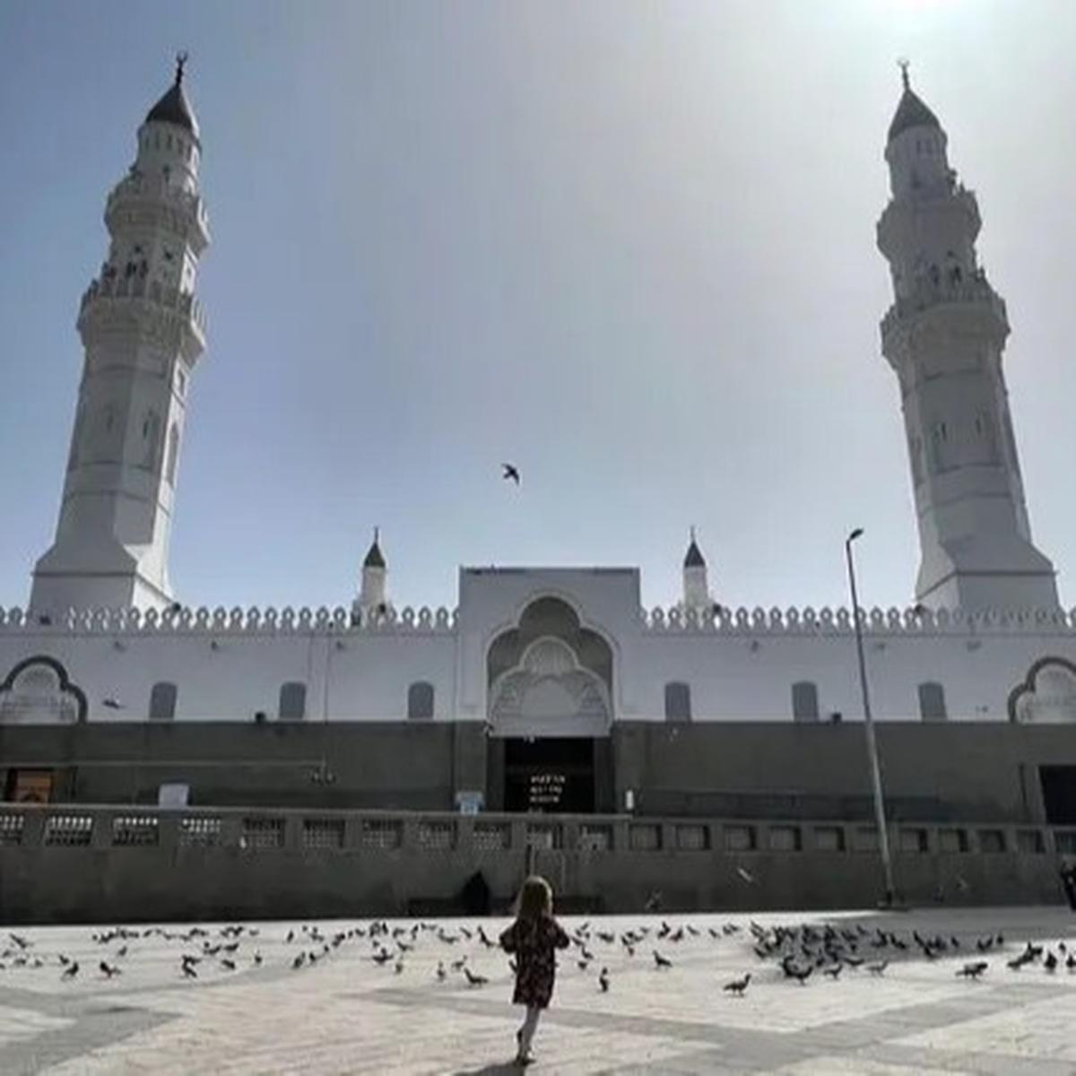 Tinggal Dekat Masjid tapi Tak Pernah Sholat di Masjid, Begini Kata Ustadz Adi Hidayat