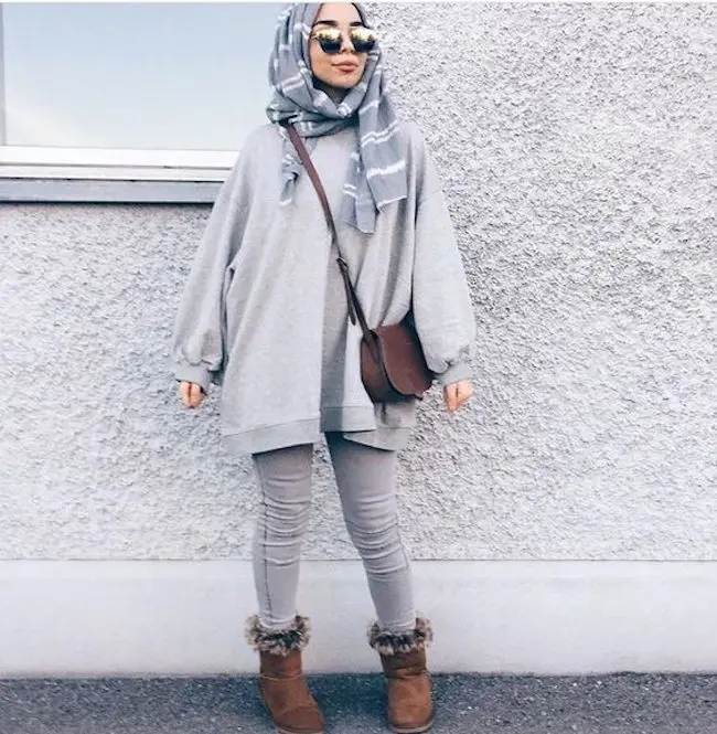 Padu padan busana hijab dengan sweater oversize. (sumber foto: Eman Saber/pinterest)