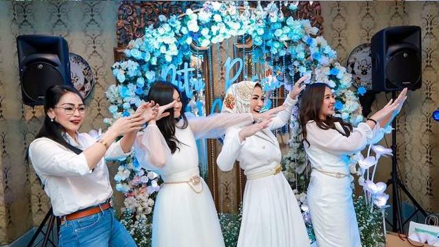 keakraban Bella Shofie dan mantan istri suami beserta anak-anak