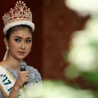 Perempuan yang belum lama ini menyabet gelar Miss Intrnasional 2017, Kevin Liliana menceritakan perjuangannya saat hingga menyabet gelar yang jadi rebutan banyak perempuan dari berbagai dunia tersebut. (Nurwahyunan/Bintang.com)