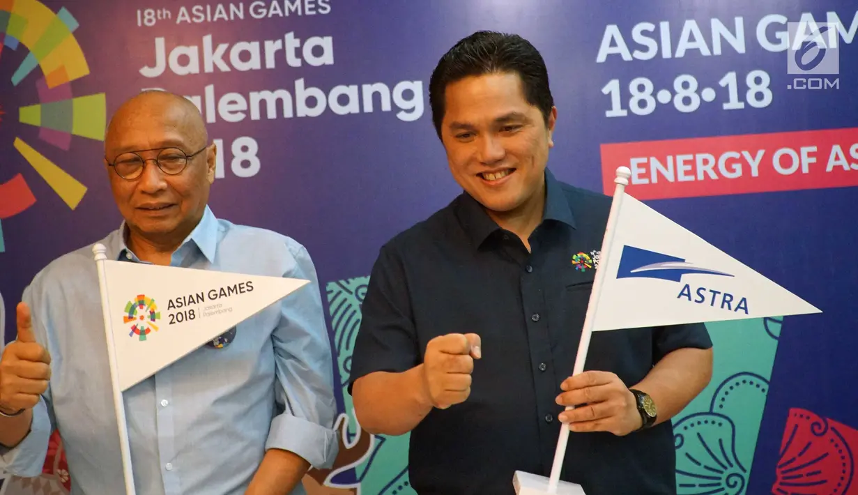 Ketua Inasgoc Erick Thohir dan Chief of Corcom, Social Responsibility & Security PT Astra International Pongki Pamungkas usai penandatanganan kerjasama Astra menjadi Official Prestige Partner Asian Games 2018 di Jakarta, Kamis (4/7). (Liputan6.com/HO/Eko)