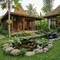 6 Kombinasi Batu Kali dan Rumput Jepang yang Bikin Taman Rumah Terlihat Lebih Natural dan Elegan