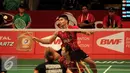 Ganda campuran Indonesia, Praveen Jordan/Debby Susanto mengandaskan Joachim F Nielsen/Christina Pedersen di Total BWF World Championships 2015 di Jakarta, Kamis (13/8/2015). Jordan/Debby unggul 22-20, 19-21, 23-21. (Liputan6.com/Helmi Fithriansyah)