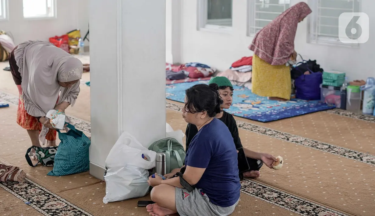 Untuk lokasi pengungsian diutamakan untuk warga lanjut usia dan keluarga dengan anak kecil. (Liputan6.com/Herman Zakharia)