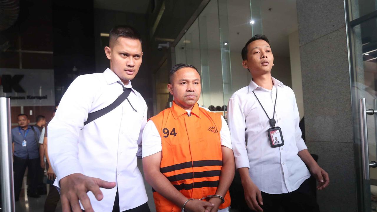 FOTO: Baru 9 Bulan Jadi Gubernur, Abdul Wahid Digelandang KPK dalam Kasus Pemerasan