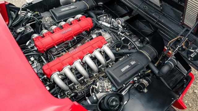 Mesin 12 silinder Ferrari 512 BB Koenig dipasang twin-turbo Rajay, melesatkan tenaga hingga 644 hp (Casrscoop)
