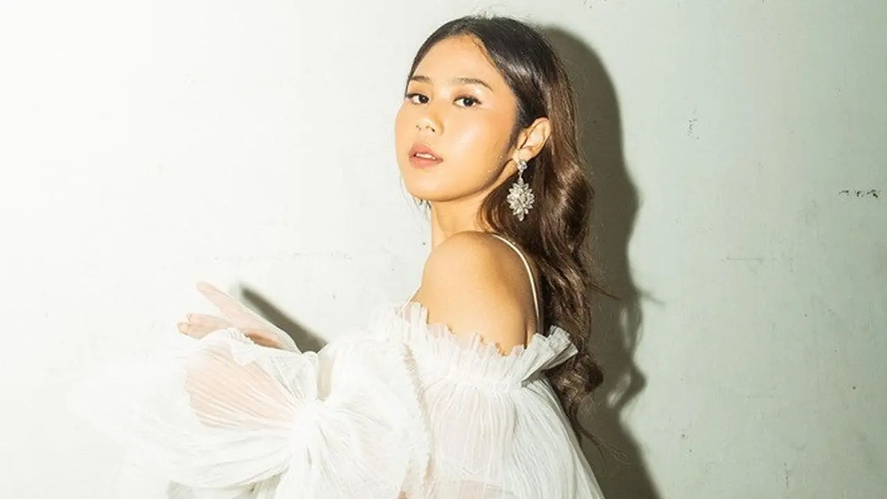 7 Pesona Nadin Amizah, Penyanyi Muda yang Didapuk Isi Soundtrack film Disney