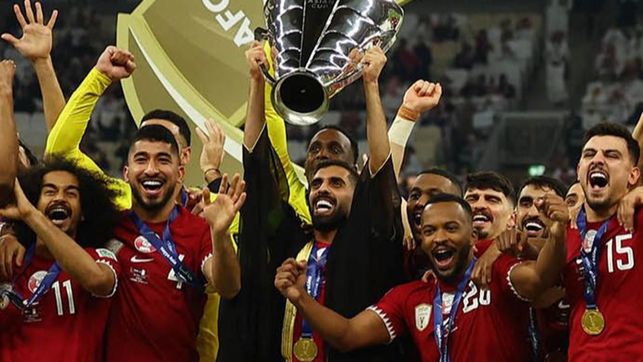 FOTO: Euforia Timnas Qatar Angkat Trofi Piala Asia 2023, Patahkan 'Kutukan' Juara Bertahan