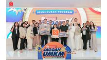 (Tengah): Head of Corporate Affairs Shopee Indonesia, Satrya Pinandita, Founder &amp; CMO BLP Beauty, Lizzie Parra, dan Senior Director of Brand Marketing Shopee Indonesia, Jerry Gunawan meresmikan program kompetisi UMKM perdana dari Shopee bersama 20 besar finalis Jagoan UMKM.