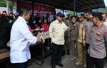 VIDEO: Pekik Bupati Depan Korban Bencana di Aceh Tenggara "Kalau Bisa Prabowo Presiden Seumur Hidup"