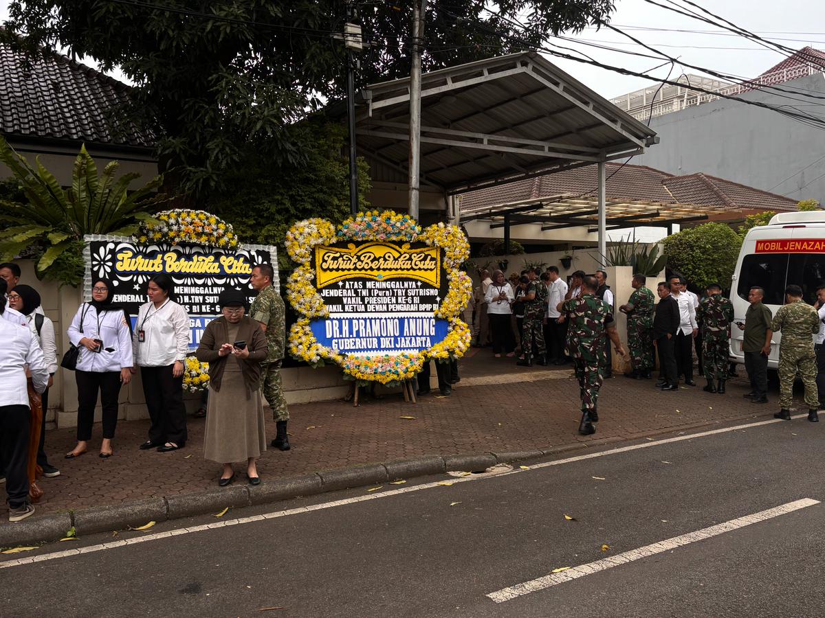 Rumah duka Wakil Presiden ke-6 RI, Try Sutrisno, di Jalan Purwakarta, Menteng, Jakarta Pusat
