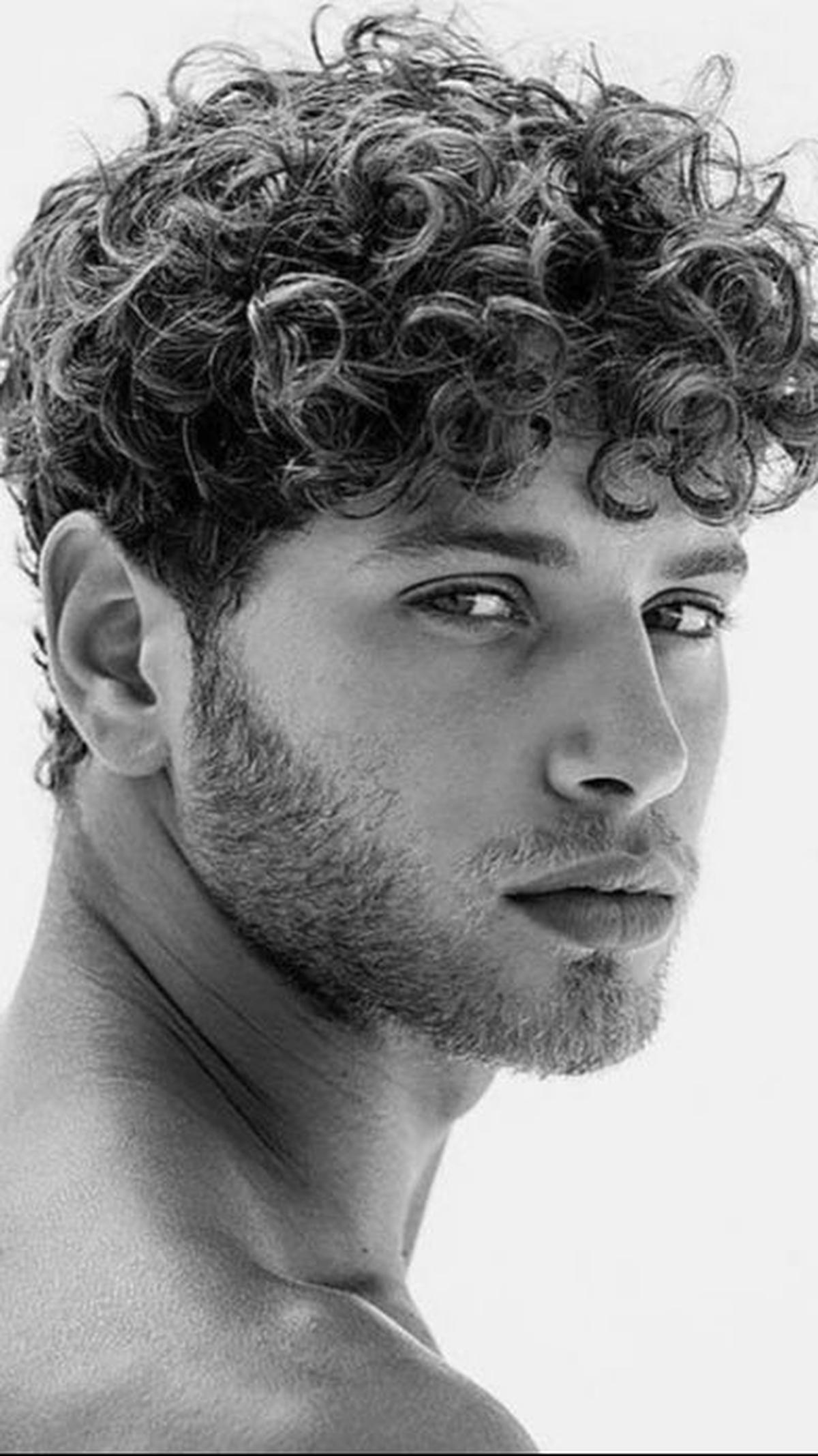 <b>Gaya Rambut Short Curly</b>