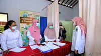 Bupati Banyuwangi Ipuk Fiestiandani Tijau Langsung Pelaksanaan Test IVA Gratis di Puskesmas Gambiran. (Istimewa)