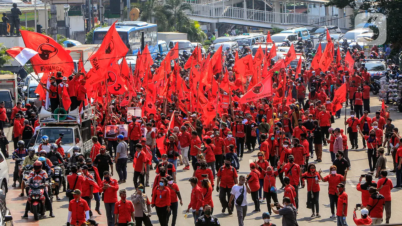 Kader PDIP Datangi Polres Jakarta Timur
