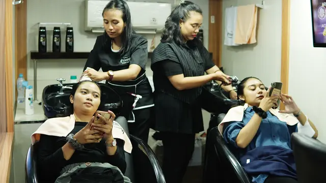 Emeron Squad Goes to Campus Datang ke Surabaya, Hadirkan Activity Seru dan Inspirasi dari Fay Nabila