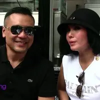 Yuni Shara dan kekasihnya, Chico Hakim baru saja membuka bisnis foodtruck yang menjual menu makanan sehari-hari. Punya pendapat dan misi yang sama, mereka berdua senang menjalankan bisnis bersama.