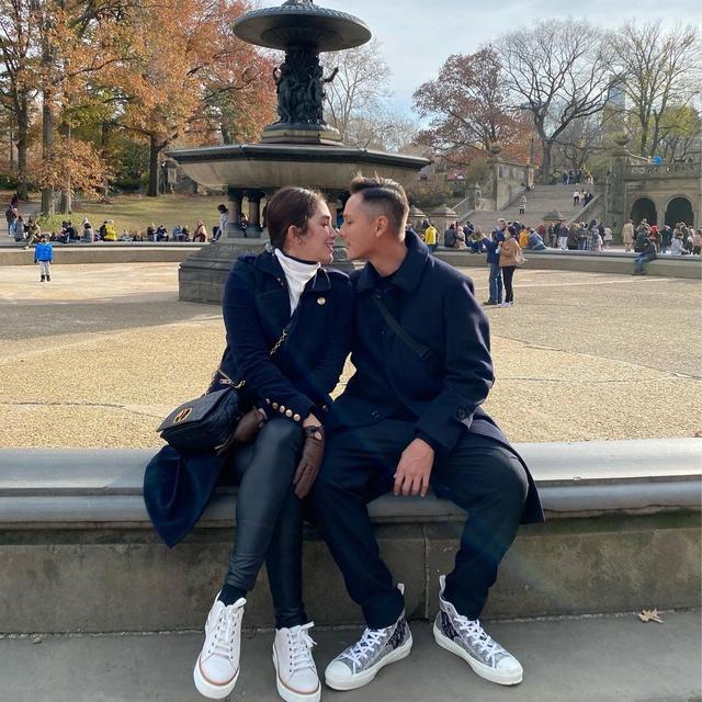 Tanpa Anak-Anak, Ini 6 Momen Ussy Sulistiawaty dan Andhika Pratama Liburan di Amerika