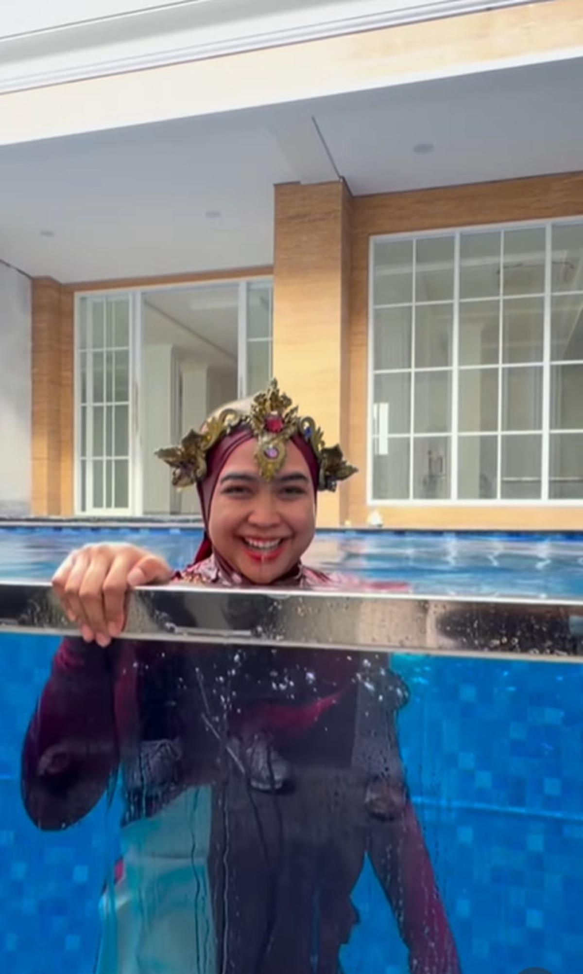 6 Potret Kolam Renang di Rumah Baru Ria Ricis, Dalamnya 5 Meter