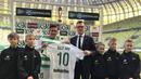 Pemain tim nasional Indonesia, Egy Maulana Vikri, resmi bergabung dengan klub elit Polandia, Lechia Gdansk, Minggu (11/3/2018). (Dok Lechia)