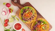 chicken taco salad bisa menjadi pilihan menu diet yang praktis sekaligus menggugah selera untuk kamu yang mulai bosan dengan olahan dada ayam biasa. (foto/dok: freepik/jcomp)