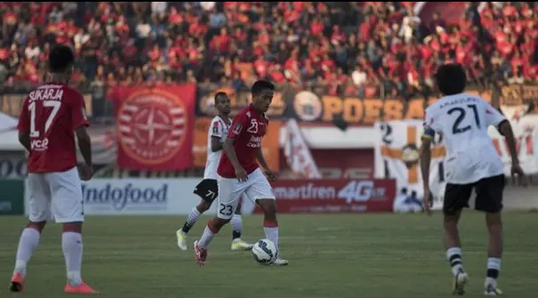 Highlights Piala Presiden 2015 antara Persija Jakarta vs Persita Tangerang di Stadion Dipta Gianyar, Bali. Kamis (3/9/2015).
