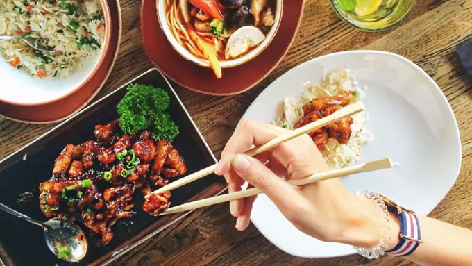 Makan Terlalu Cepat Bikin Diet Gagal Total, Apa Pasal?