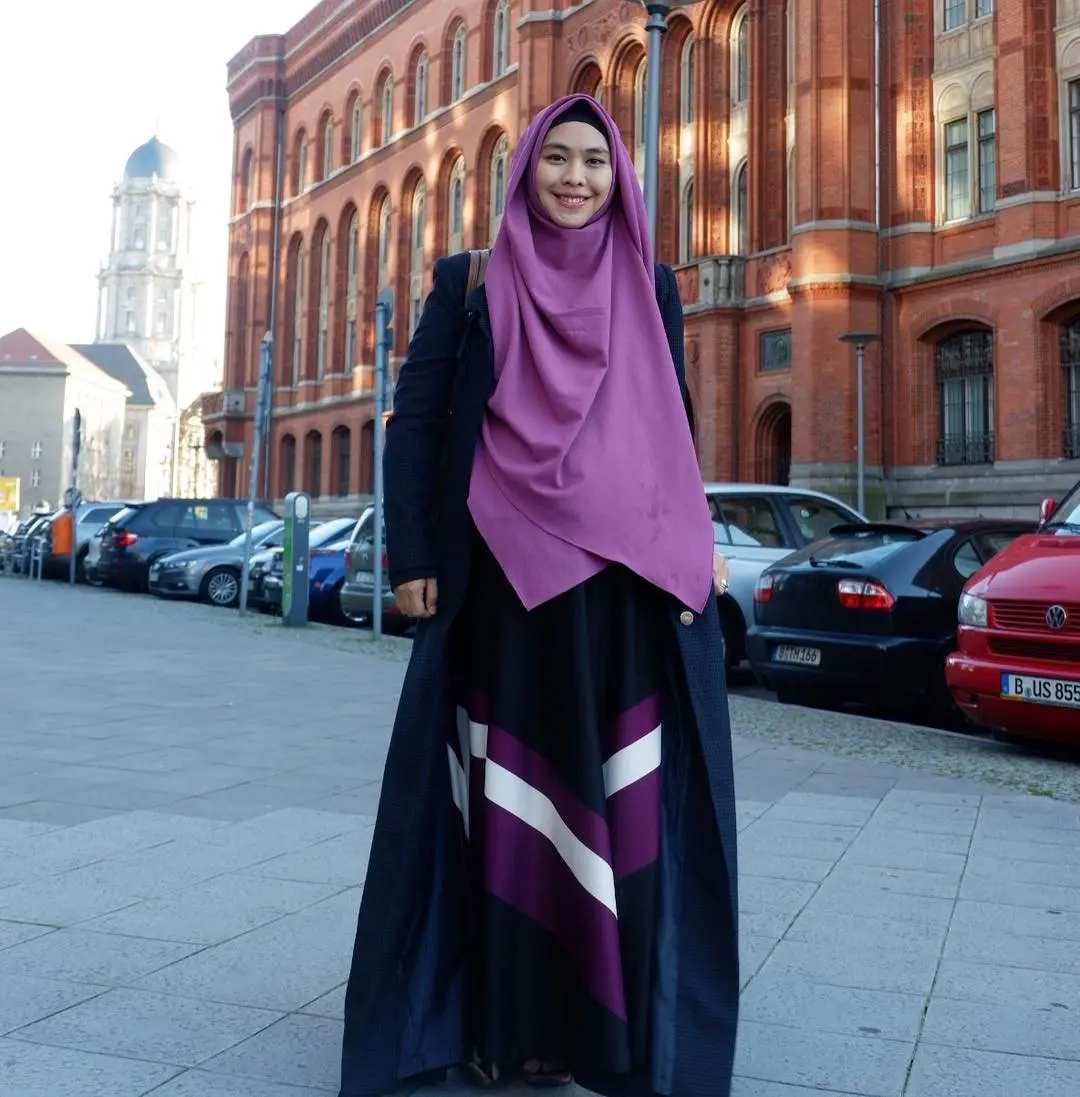 Deretan selebriti hijab yang hamil tetap tampil modis. (Sumber foto: okisetianadewi/instagram)