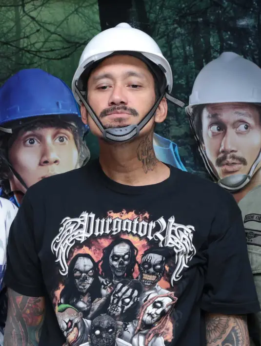 "Pertama syuting di luar negeri seru sih. Gue senang banget main sama artis sana, Fazura, dia kooperatif," kata Tora Sudiro di kantor Falcon Pictures, Duren Tiga, Jakarta Selatan, Selasa (2/8). (Deki Prayoga/Bintang.com)