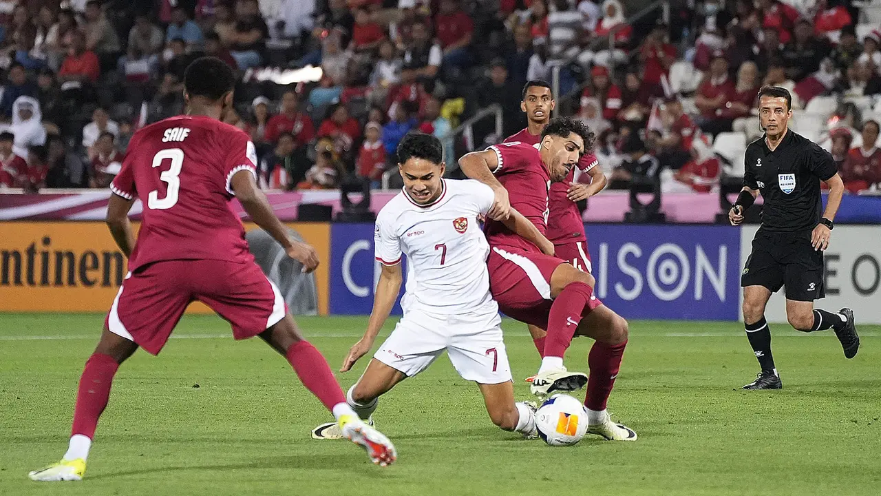 Foto: Potret Perjuangan Pemain Timnas Indonesia Saat Dipaksa Menyerah Qatar di Piala Asia U-23, Apes Dapat 2 Kartu Merah