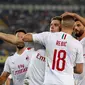 Para pemain AC Milan merayakan gol Krzysztof Piatek ke gawang Hellas Verona pada pekan ketiga Liga Italia. AC Milan menang 1-0 di Stadio Marc'Antonio Bentegodi, Senin (16/9/2019) dini hari WIB. (Simone Venezia/ANSA via AP)
