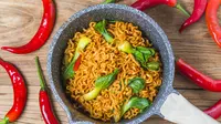 Ilustrasi mie goreng/copyright freepik.com/dashu83