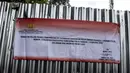 Penyegelan rumah yang diduga milik Indra Kesuma atau Indra Kenz oleh Bareskrim Polri di Cluster Narada Sutera Alam Sutera, Serpong Utara, Tangerang Selatan, Jumat (18/3/2022). Pengejaran aliran dana Indra Kenz termasuk ke orang-orang dan aset-aset yang dimilikinya. (Liputan6.com/JohanTallo)