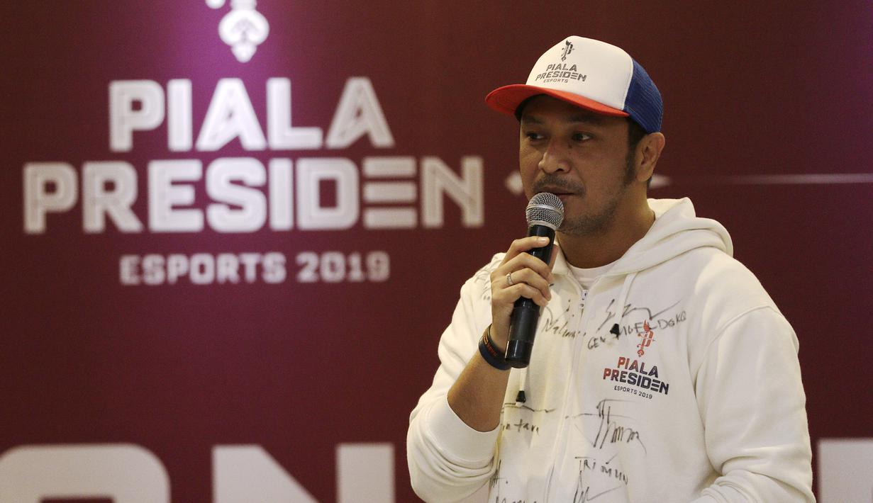 Ketua Steering Commite, Giring Ganesha, saat pengenalan 16 tim esports Piala Presiden 2019 di Gedung Krida Bhakti Setneg, Jakarta, Selasa (26/3). Final turnamen akan diselengarakan pada 30-31 Maret mendatang. (Bola.com/Yoppy Renato)